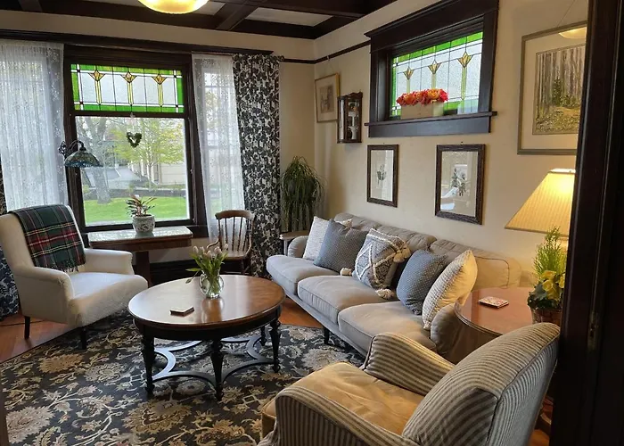 Fisher House Victoria Bed And Breakfast