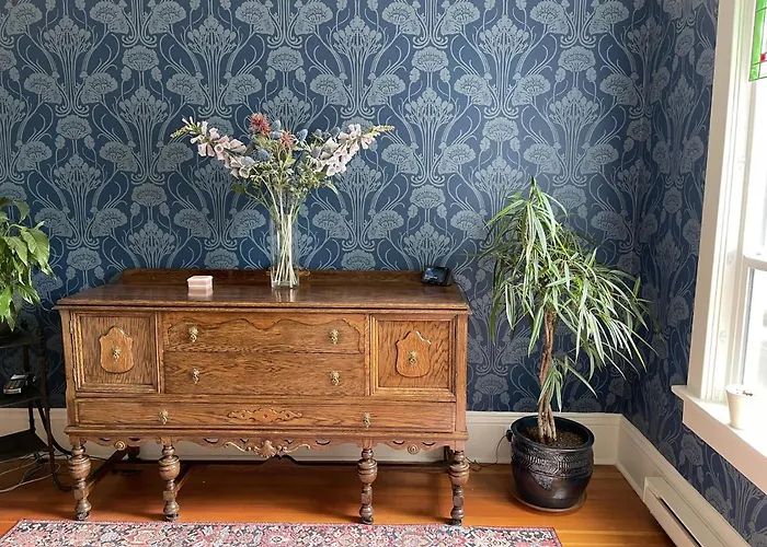 Fisher House Victoria Bed And Breakfast
